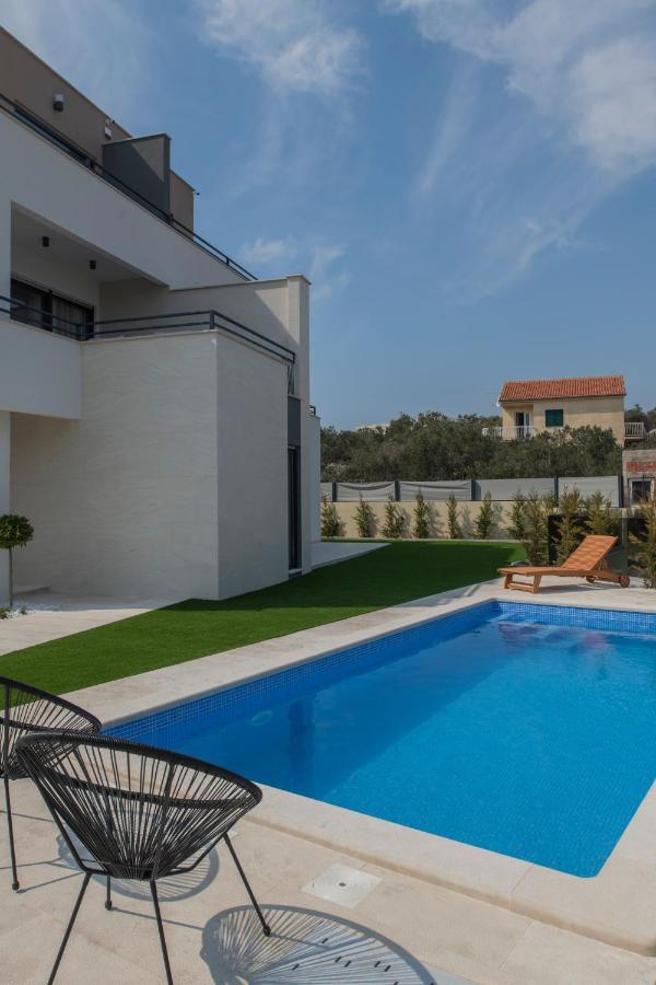 Villa Magna Luxury Apartments 穆泰尔岛 外观 照片